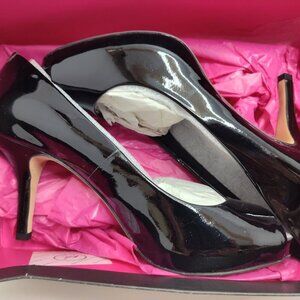 Vince Camuto Black Patent Women's Pumps Style VC-Kira Size 7 Medium Heel 3.5"